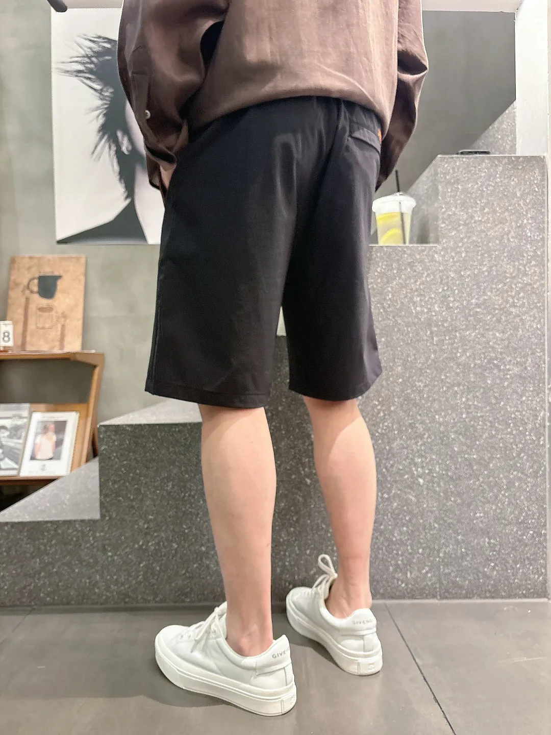 Ermenegildo Zegna 2026 Spring and Summer New Arrival, the latest casual shorts are available at the counter. The original trousers have a casual Versatile upper body, a casual and lazy style, advanced custom fabrics, and custom craftsmanship, making them extremely comfortable. Premium is atmospheric, has a summer taste, and is the first choice. M-3x L
